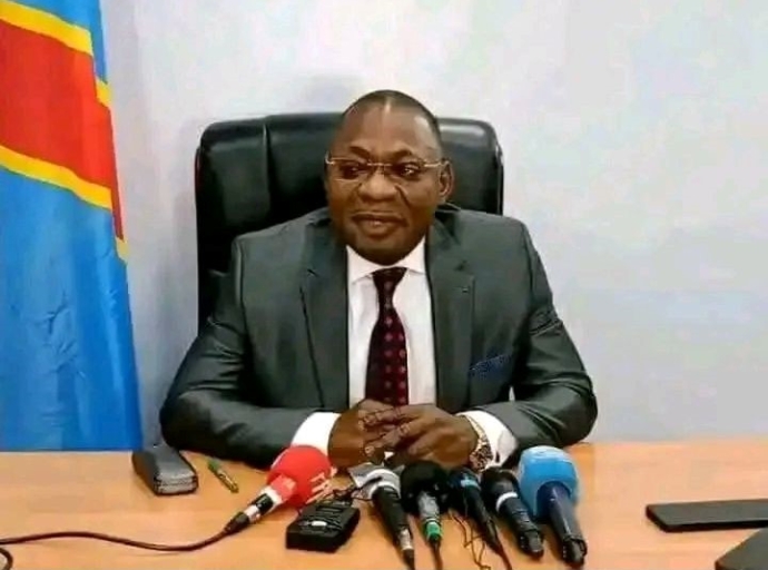 Braquages et vols à mains armées à Kinshasa : Firmin Mvonde ordonne la traque de tous les criminels libérés illégalement